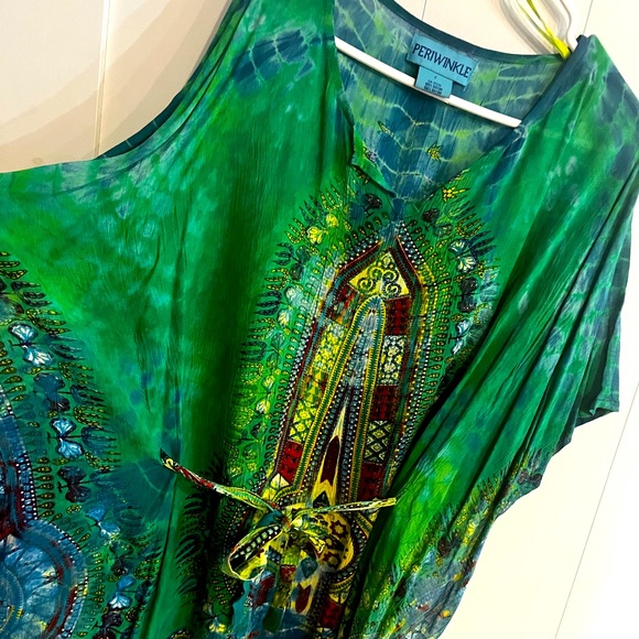Tie dye casual top very beautiful done in green and blue looks fabulous - Picture 3 of 6